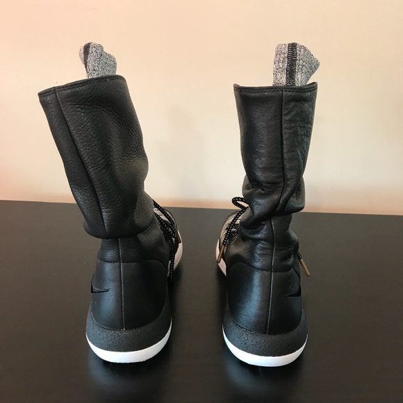 Women’s Nike • Roshe Two HI Flyknit Sneaker Boot - Picture 5 of 6